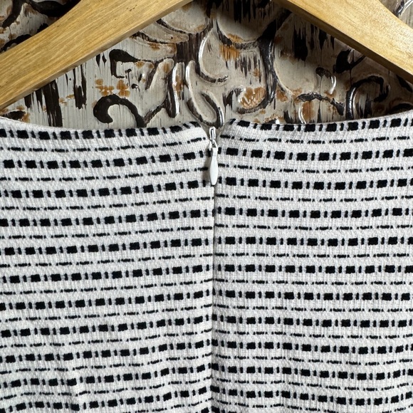 Ann Taylor Striped Black/White Puff Sleeve Shell Sheath Mini Feminine Dress sz 2 - Picture 6 of 8